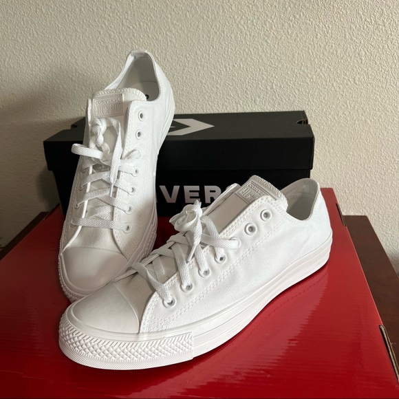 Converse Classic Chuck Taylor All Star Classic (NWT) unisex Size 12 M / 14 W